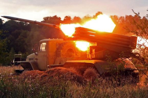 На Луганщині бойовики обстріляли населені пункти з ''Градів''