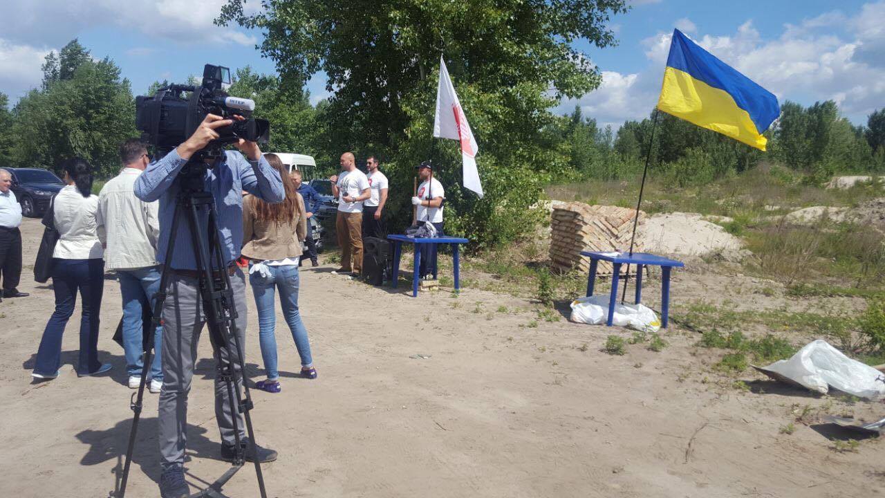 ''СтопКор'' провів облаштування території на місці незаконного видобутку піску на озері Тягле у Києві