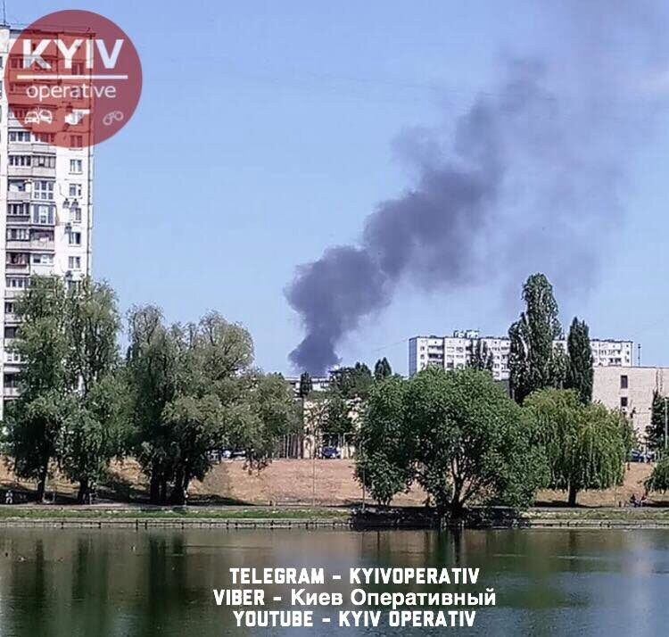 У Києві масштабна пожежа: користувачі соцмережі повідомили про вибух