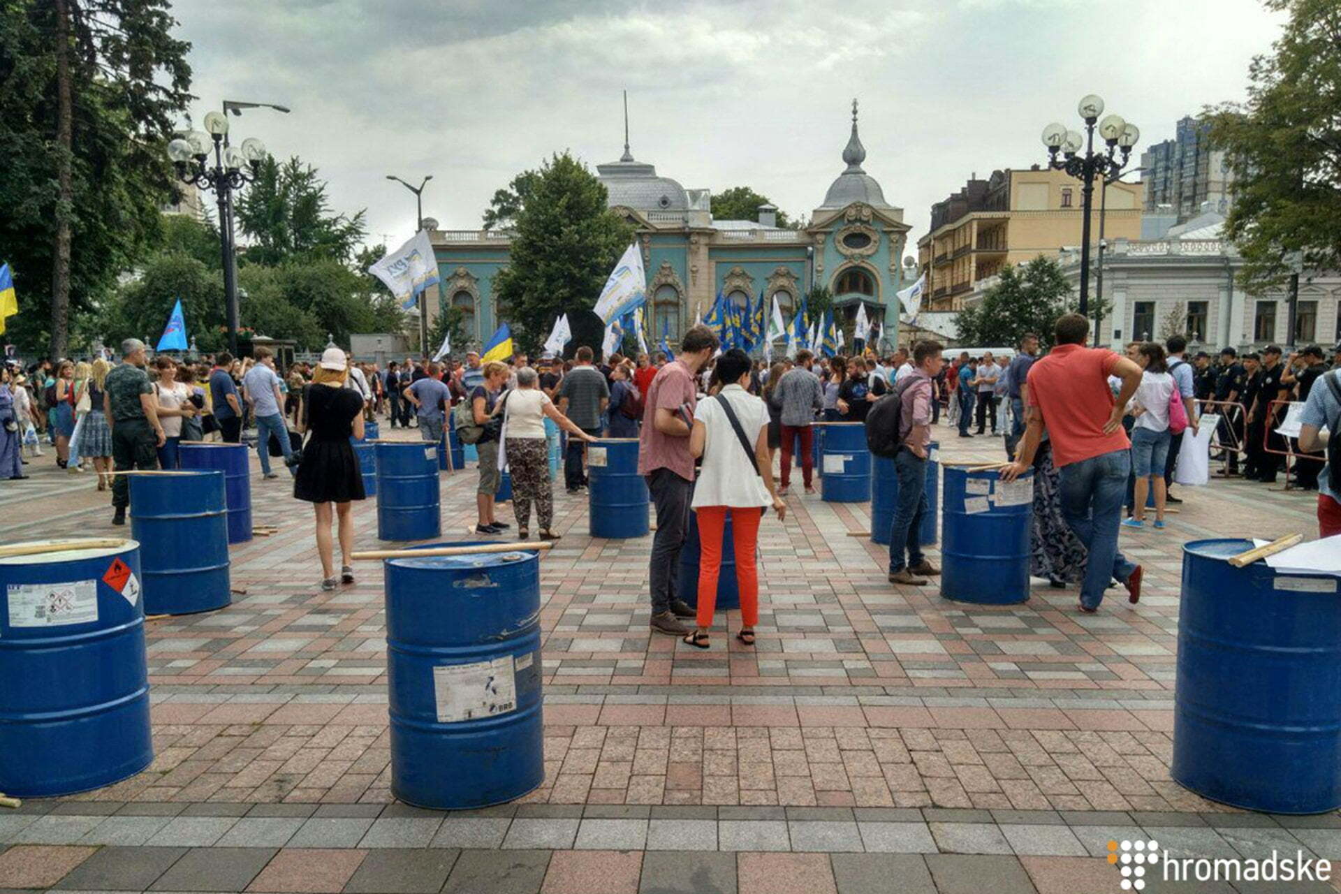 У Києві ''Азов'' і ''Свобода'' вимагають забрати недоторканність у народних обранців – опубліковані кадри