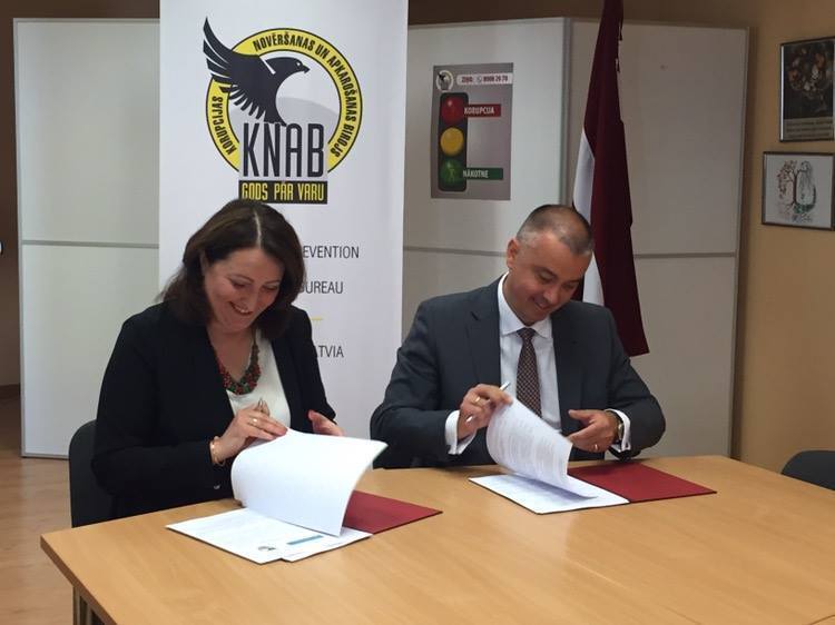 Латвія допомагатиме Україні боротися з корупціонерами: Рига і Київ прийняли важливий меморандум