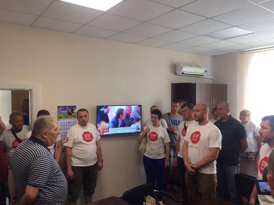 ''СтопКор'' навідав топ-посадовців Ізюмської міськради через незаконну вирубку дерев