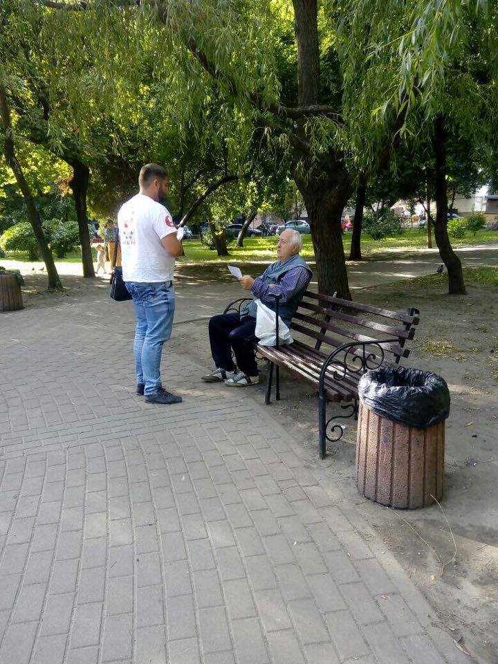 Активісти ''Стоп корупції'' закликали жителів Шевченківського району Києва приєднатись до команди проекту