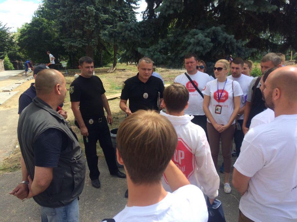 ''СтопКор'' навідав топ-посадовців Ізюмської міськради через незаконну вирубку дерев