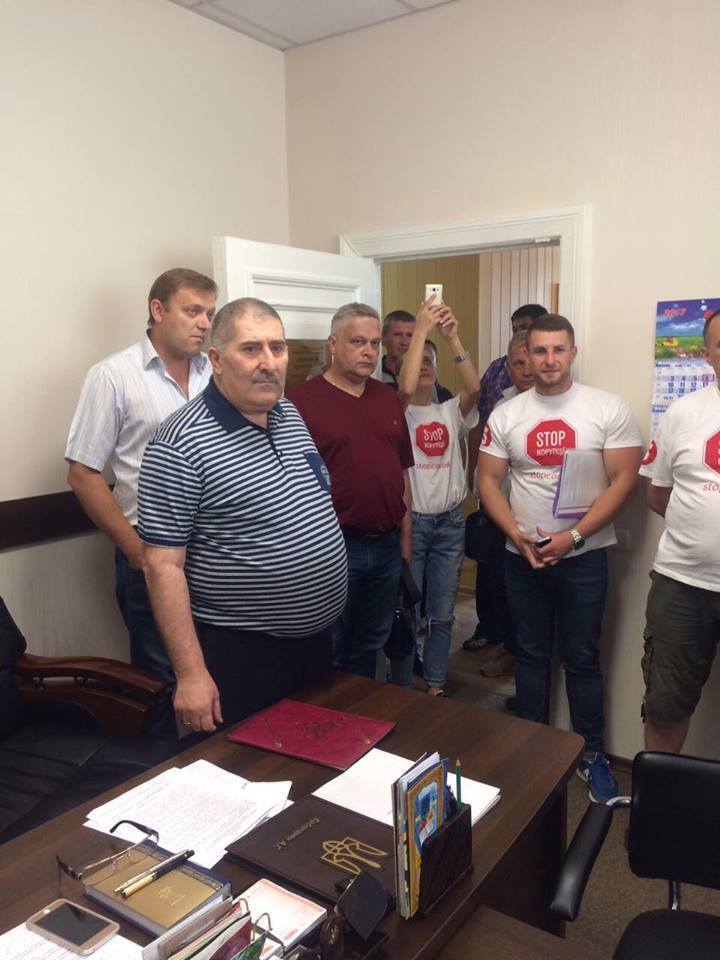 ''СтопКор'' навідав топ-посадовців Ізюмської міськради через незаконну вирубку дерев