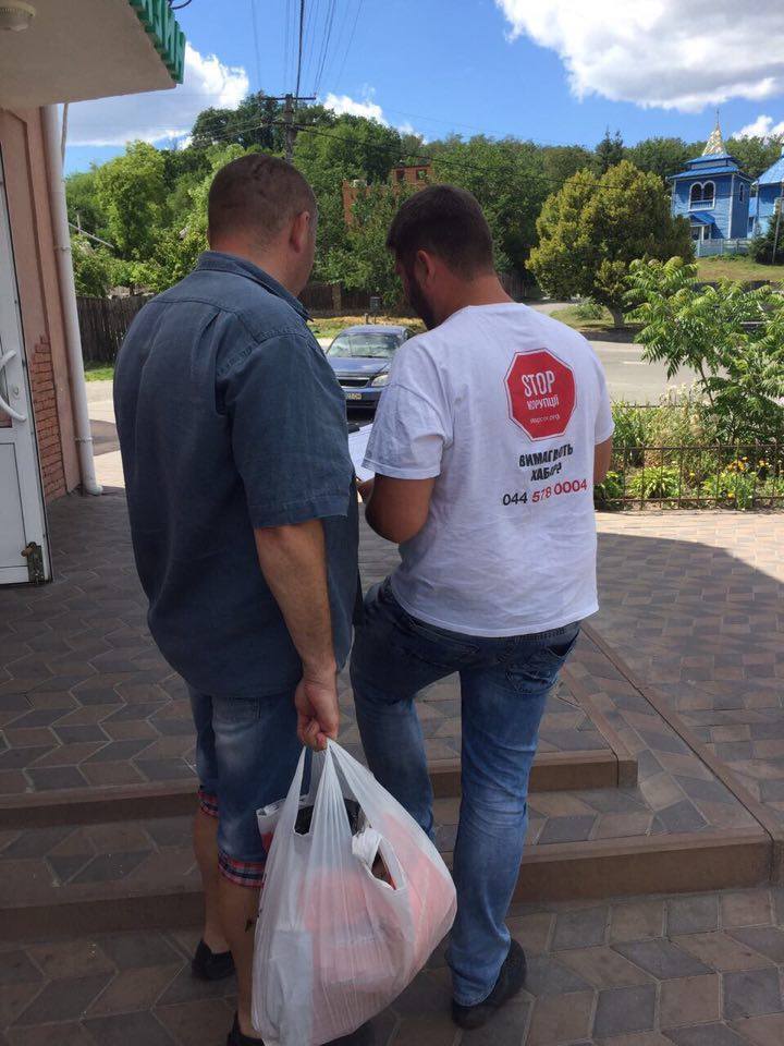 За даними ''СтопКору'', жителі Підгірців на Київщині виступають проти будівництва житлового комплексу у селі