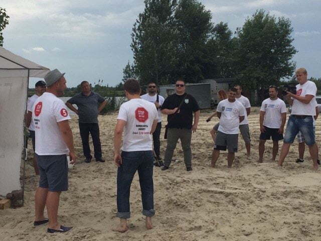 ''СтопКор'' офіційно відкрив пляж на місці незаконної точки з видобутку піску на озері Тягле у Києві