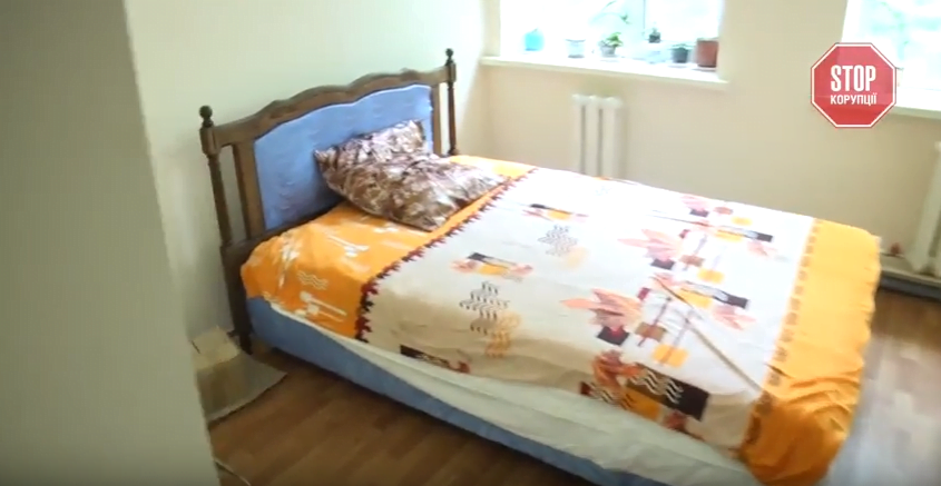 Чиновницький бордель і могильник з відходами тваринництва: журналісти розповіли про знахідки під час рейду на корупціонерів