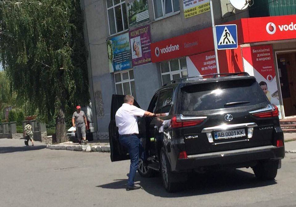 Особи, які можуть бути причетні до оточення нардепа Юрчишина, заблокували роботу ''СтопКору'' у Хмільнику
