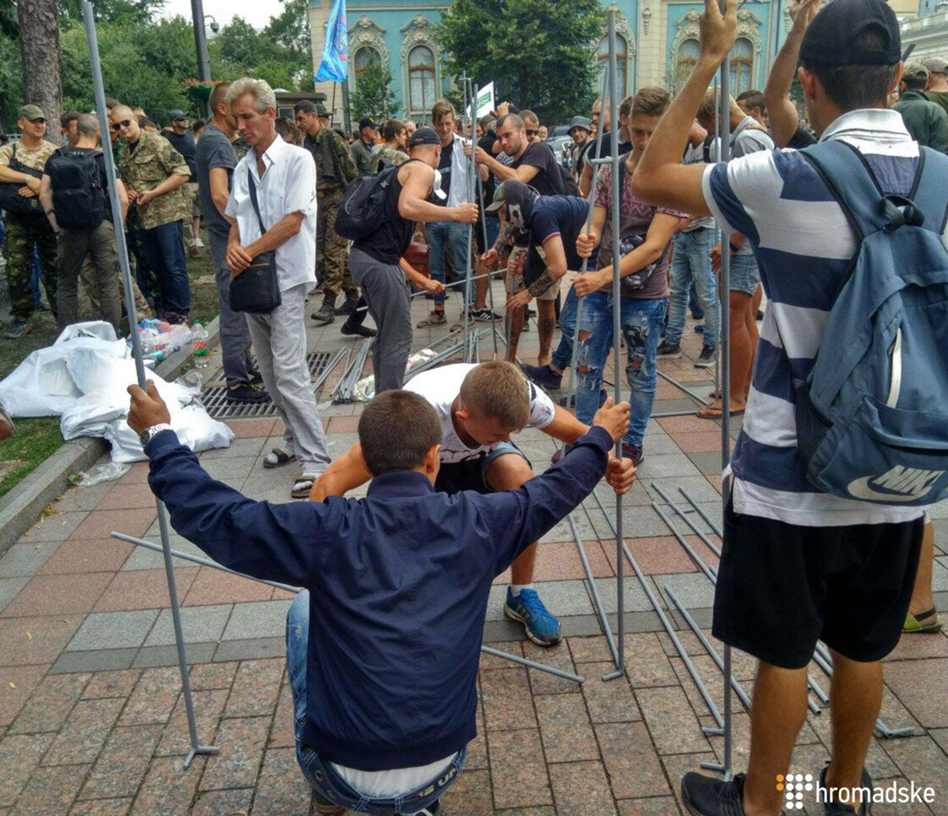 У Києві ''Азов'' і ''Свобода'' вимагають забрати недоторканність у народних обранців – опубліковані кадри