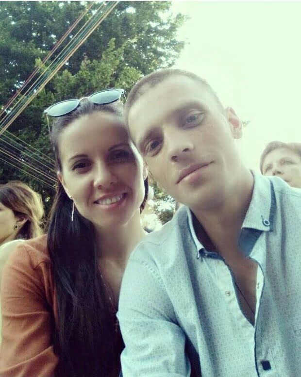 Моторошна драма в Києві: опубліковані фото загиблої від 40 ножових ударів медсестри і її пораненого чоловіка-військового