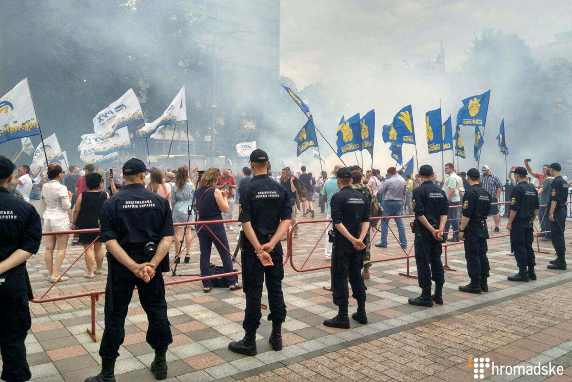 У Києві ''Азов'' і ''Свобода'' вимагають забрати недоторканність у народних обранців – опубліковані кадри