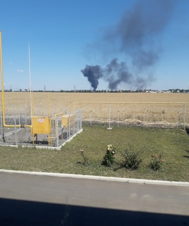 Пожежа в трьох кілометрах від Одеси: горить нафтобаза – кадри