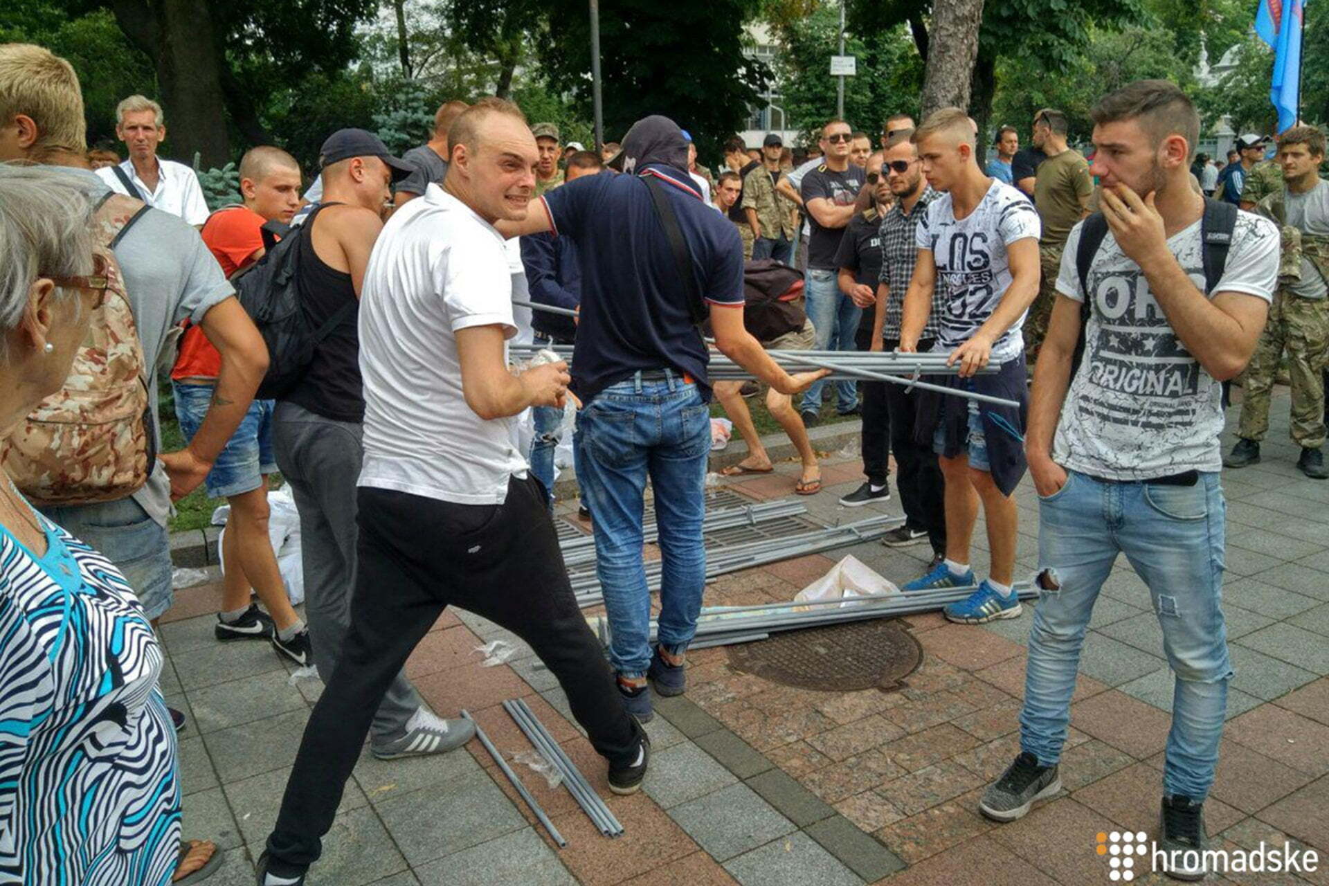 У Києві ''Азов'' і ''Свобода'' вимагають забрати недоторканність у народних обранців – опубліковані кадри