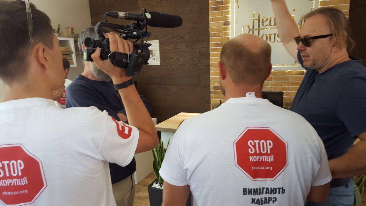 За даними активістів, жителі будинку на Татарці у Києві стали заручниками будівництва по сусідству