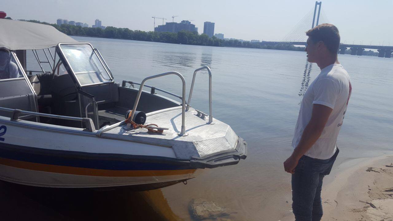 ''СтопКор'' викрив незаконну точку видобутку піску біля Південного мосту у Києві