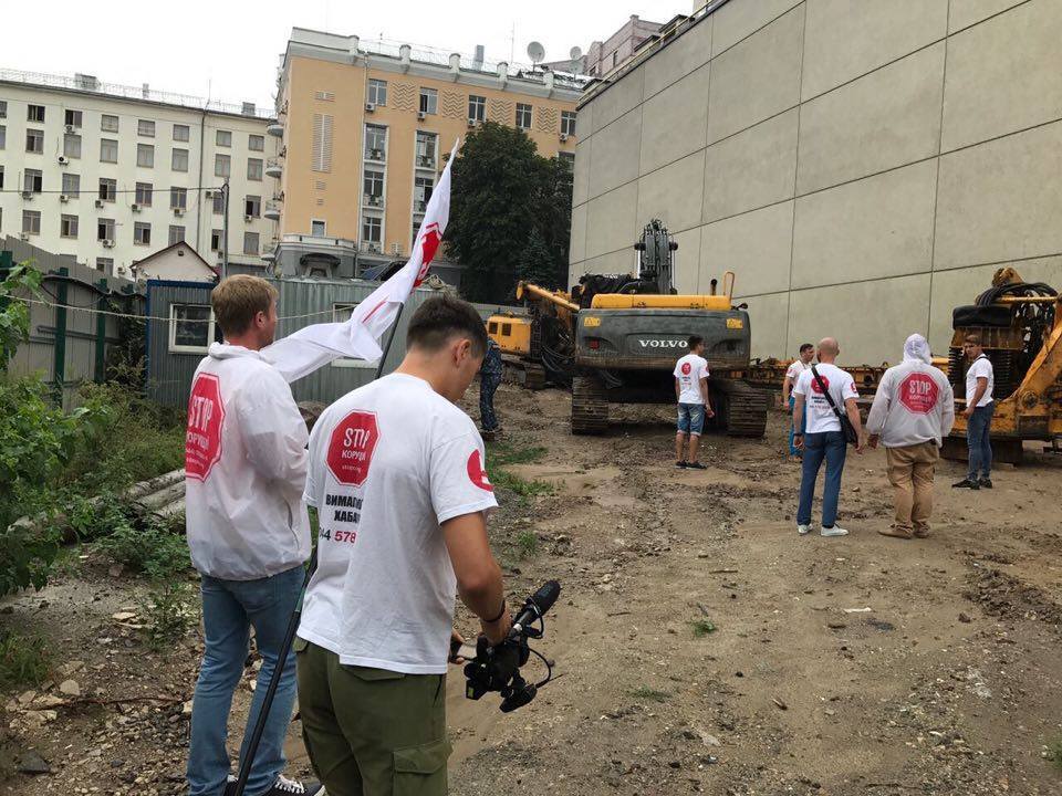 ''СтопКору'' вдалось дізнатись, що відбувається на території скандального будівництва висотки поруч із садибою Терещенків у Києві