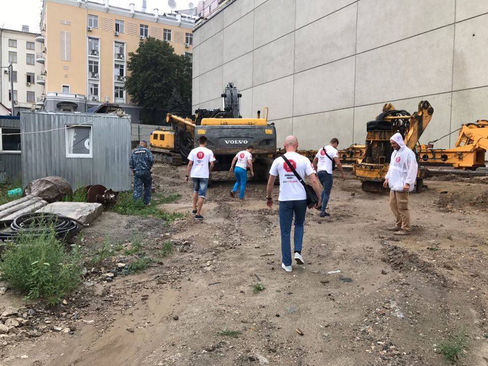 ''СтопКору'' вдалось дізнатись, що відбувається на території скандального будівництва висотки поруч із садибою Терещенків у Києві