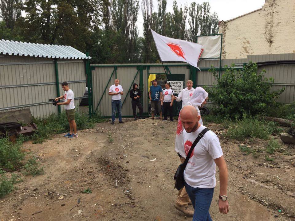 ''СтопКору'' вдалось дізнатись, що відбувається на території скандального будівництва висотки поруч із садибою Терещенків у Києві