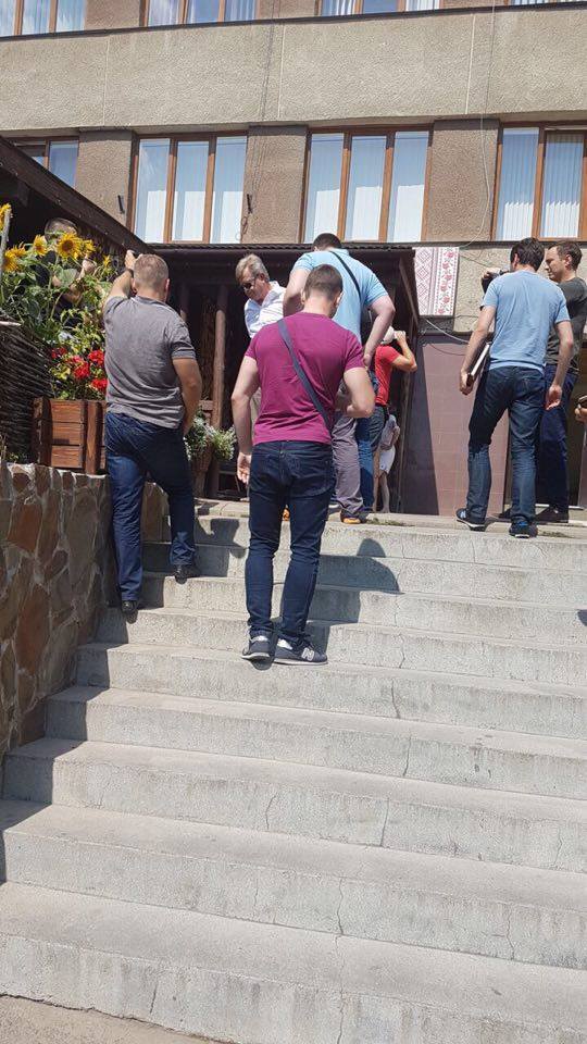 ''СтопКор'' став свідком затримання на хабарі директора державного банку у Чернівцях