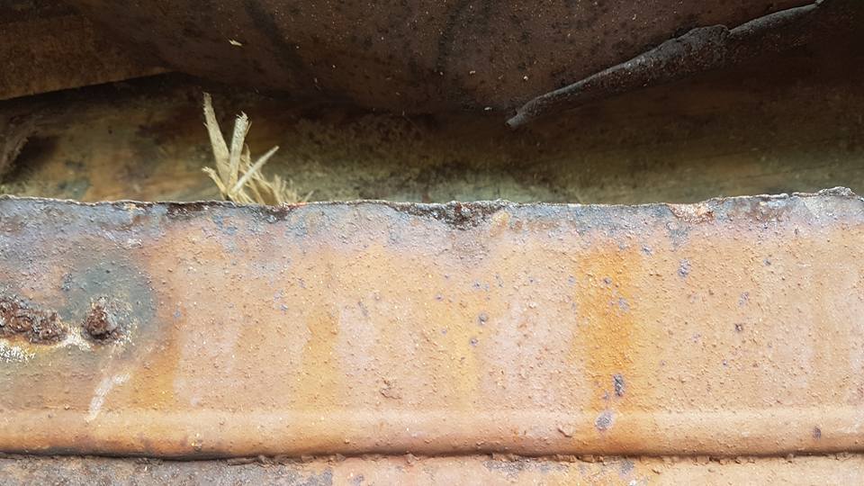 Журналісти зафіксували на кордоні з Румунією ешелони з контрабандою – кадри