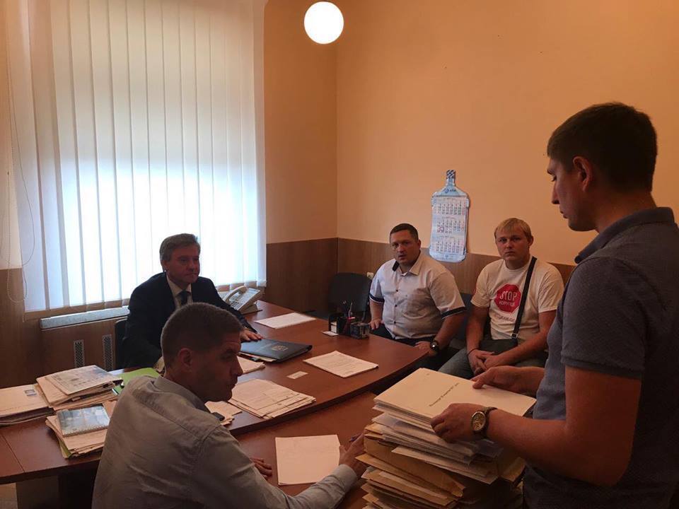''СтопКор'' слідкував за процесом відкриття конвертів фірм кандидатів на пасажирські перевезення в Київській області