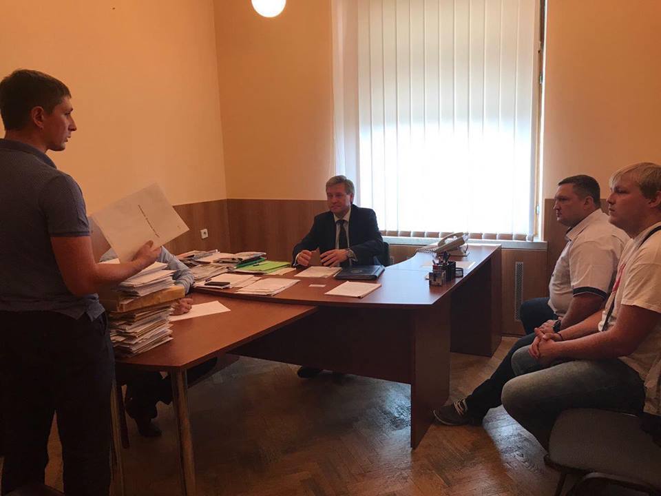''СтопКор'' слідкував за процесом відкриття конвертів фірм кандидатів на пасажирські перевезення в Київській області