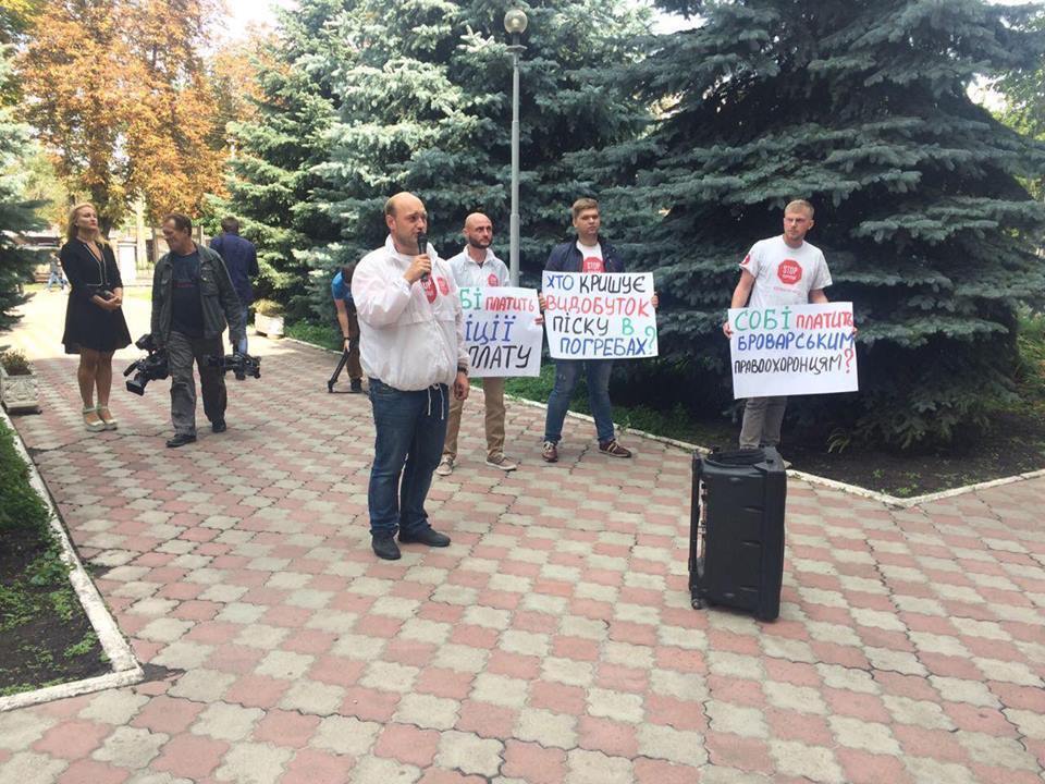 Техніку піщаних нелегалів з Погребів, яких викрив ''СтопКор'', хочуть арештувати