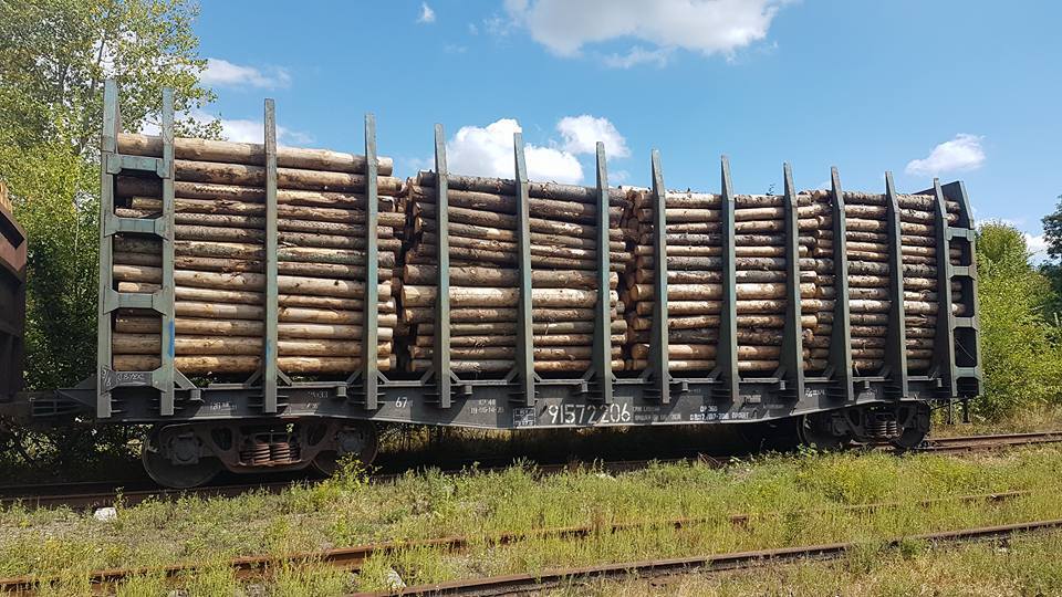 Журналісти зафіксували на кордоні з Румунією ешелони з контрабандою – кадри