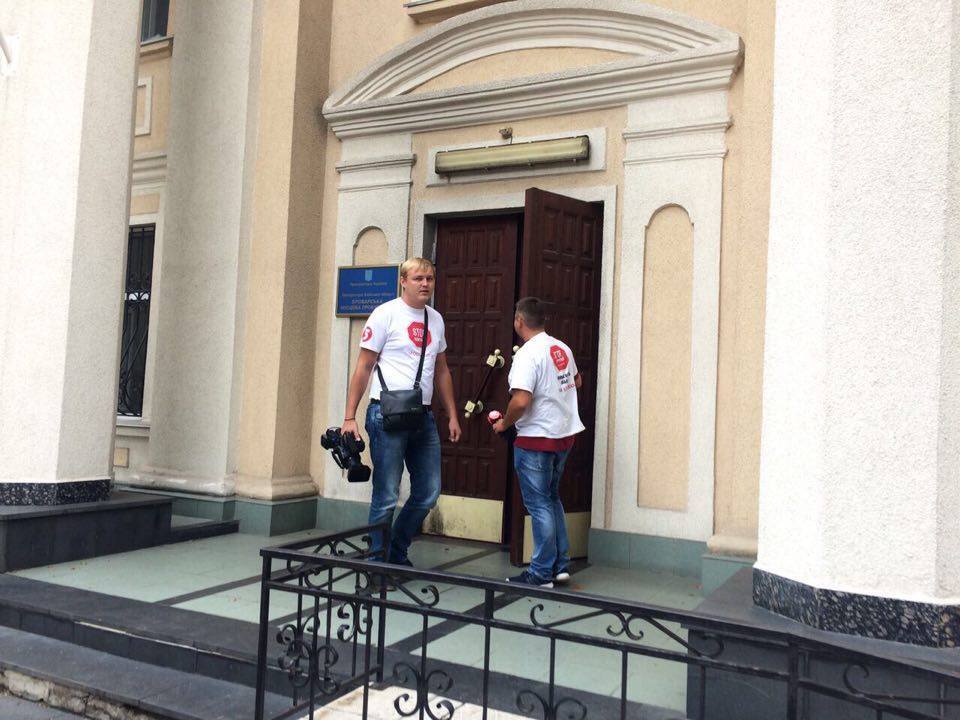 Техніку піщаних нелегалів з Погребів на Київщині, яких викрив ''СтопКор'', досі не арештували через брак документів