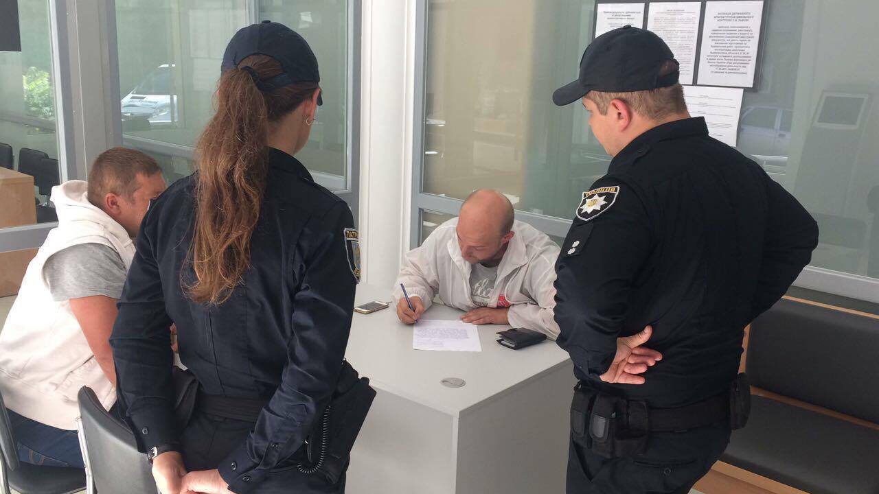 ''СтопКор'' спіймав керівника інспекції ДАБК Львова на прогулі