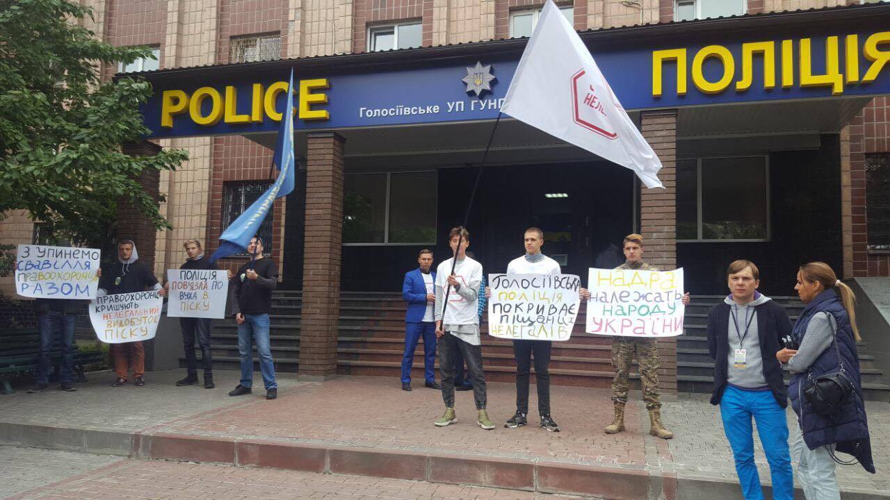 Головний коп Голосіївського району пообіцяв ''СтопКору'' піти у відставку, якщо підтвердиться зв'язок поліції з піщаними браконьєрами на Видубичах