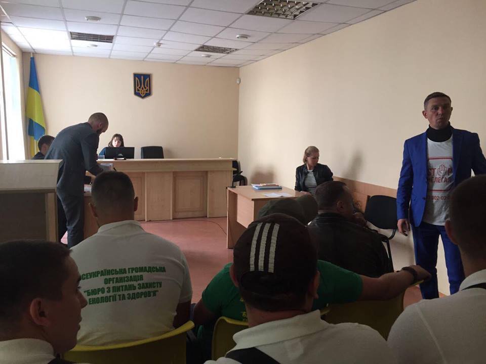 Дарницький суд Києва відмовив в арешті техніки піщаних нелегалів з Видубичів