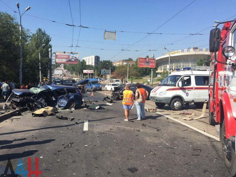 У Захарченка розповіли подробиці страшної аварії в Донецьку – число жертв зростає