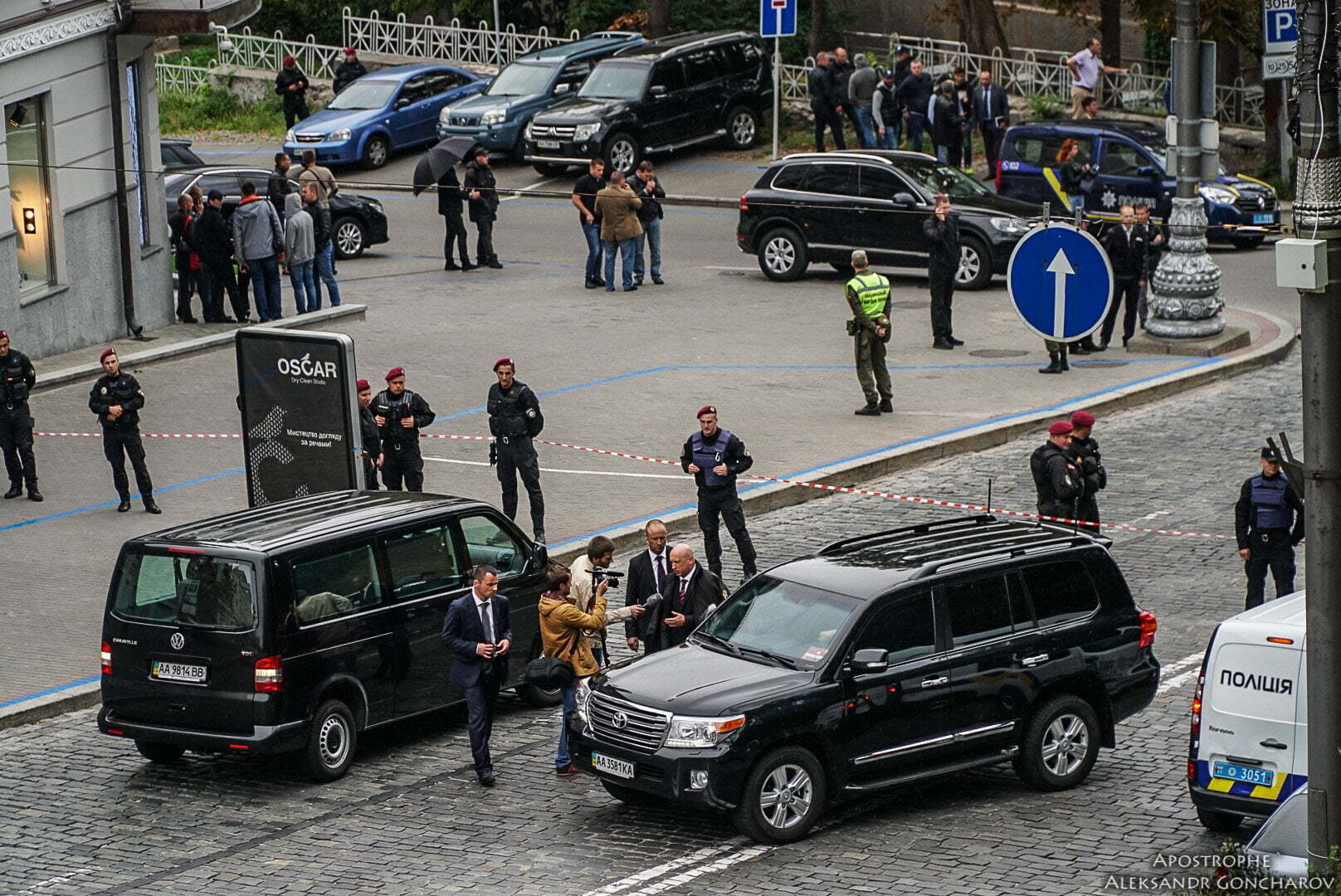 Ексклюзивні кадри з вулиці Грушевського, де в День Незалежності України невідомі влаштували вибух: СБУ озвучила попередню версію інциденту з пораненими