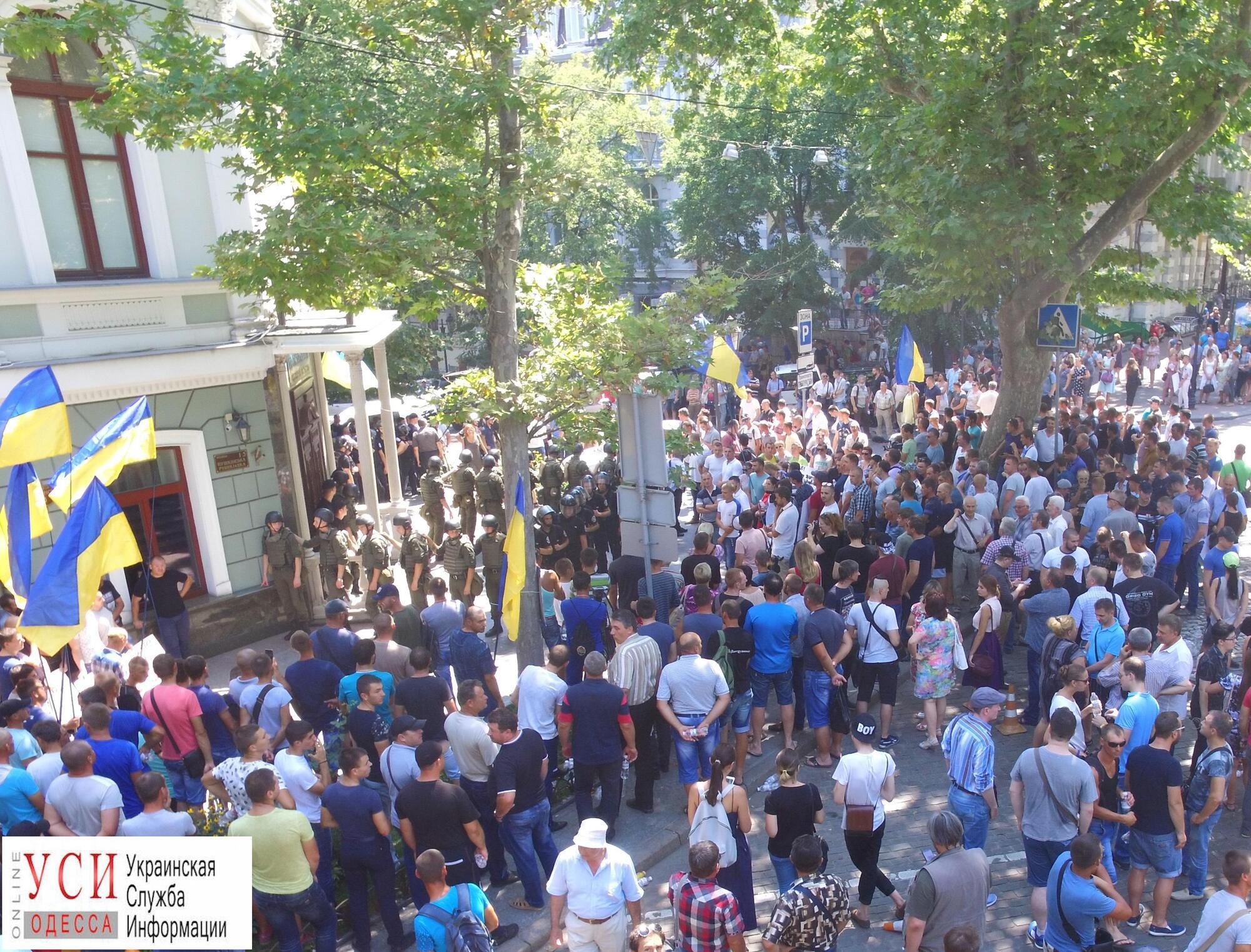 В Одесі біля обласної прокуратури відбувся масштабний мітинг: люди втомилися від бандитського свавілля і звинувачують градоначальника