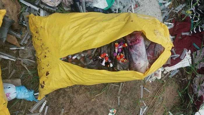 Моторошна знахідка: на Київщині виявили незаконне звалище з хірургічними відходами органічного та неорганічного походження