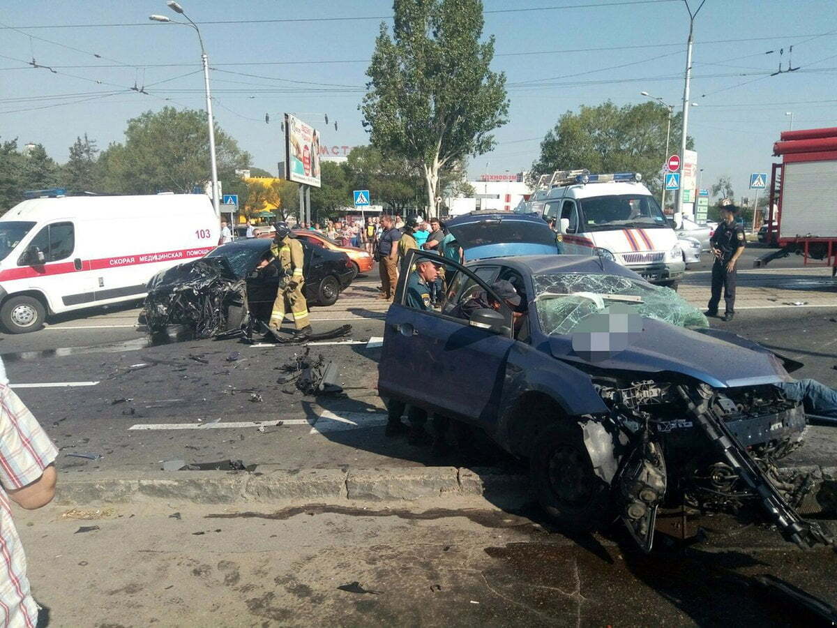 У Захарченка розповіли подробиці страшної аварії в Донецьку – число жертв зростає