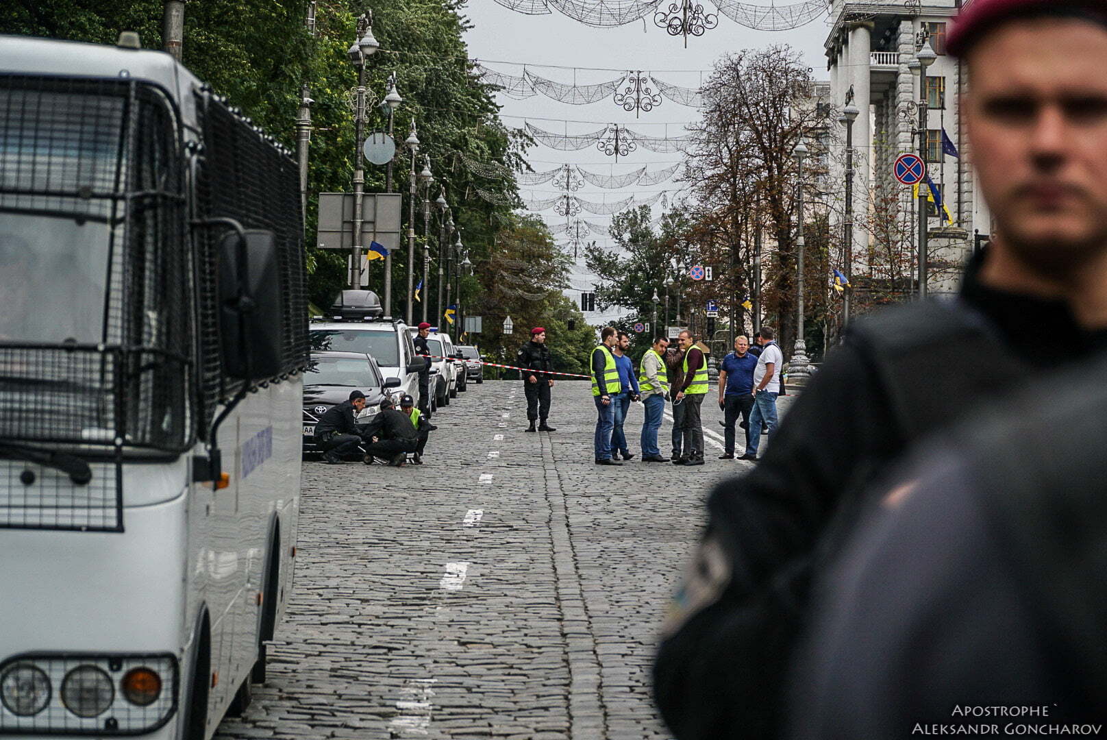 Ексклюзивні кадри з вулиці Грушевського, де в День Незалежності України невідомі влаштували вибух: СБУ озвучила попередню версію інциденту з пораненими
