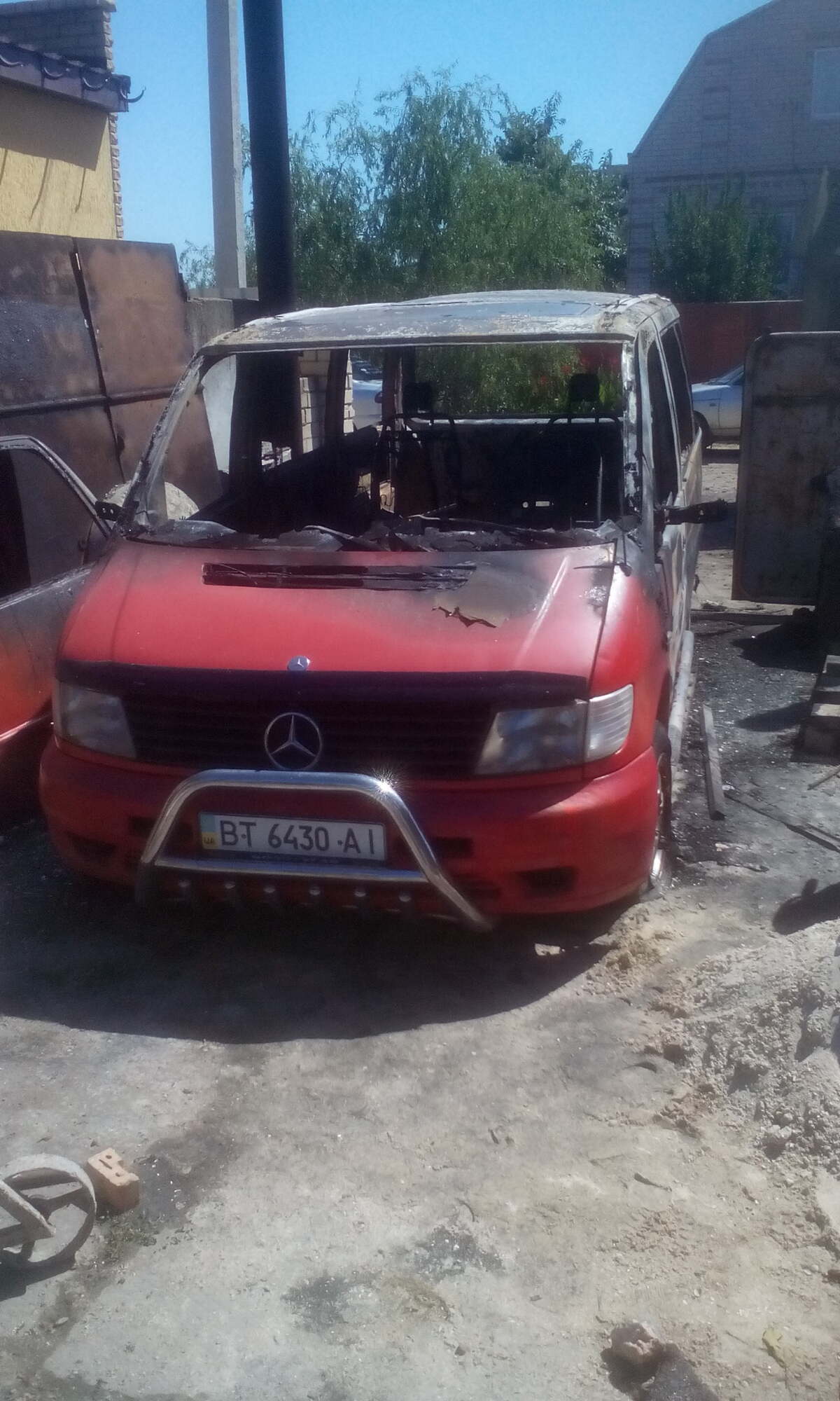 У Генічеську однодумцю ''СтопКору'', який розслідує справи про розкрадання коштів з міського бюджету, спалили авто
