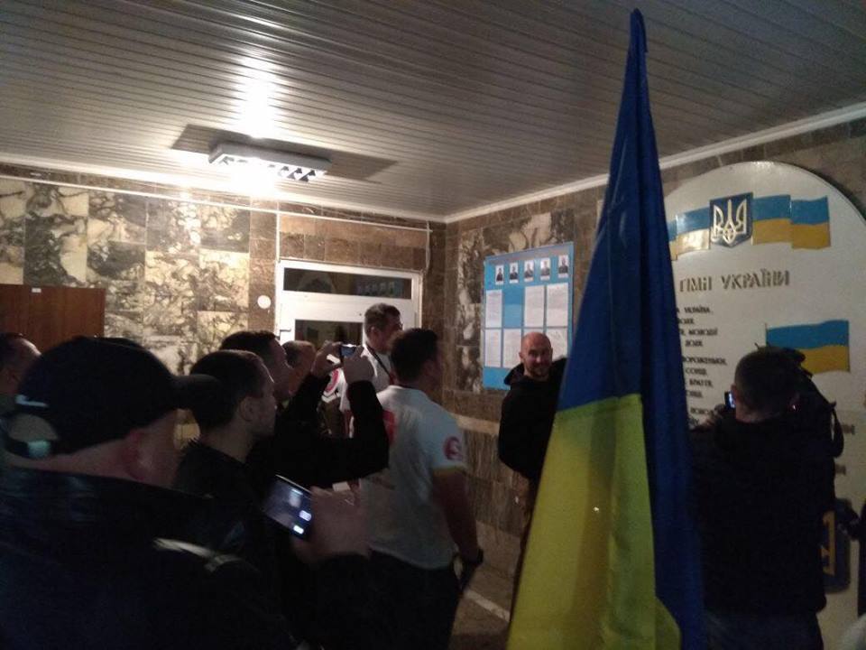 Команда ''СтопКору'' у рамках антикорупційного рейду на Буковину навідалась до поліції та прокуратури у справі щодо контрабанди лісу