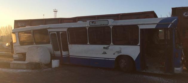 У Чорноморському порту потяг зіткнувся з автобусом