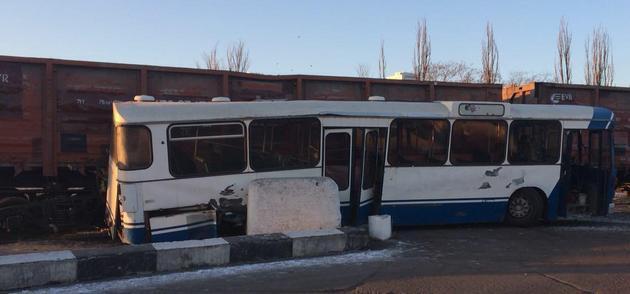У Чорноморському порту потяг зіткнувся з автобусом