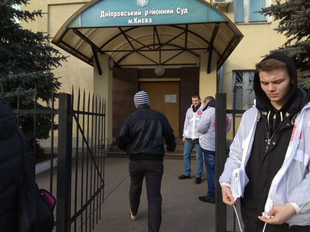 ''СтопКор'' провів виїзну приймальню під стінами Дніпровського суду Києва