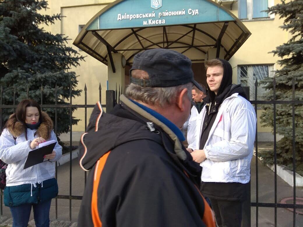 ''СтопКор'' провів виїзну приймальню під стінами Дніпровського суду Києва