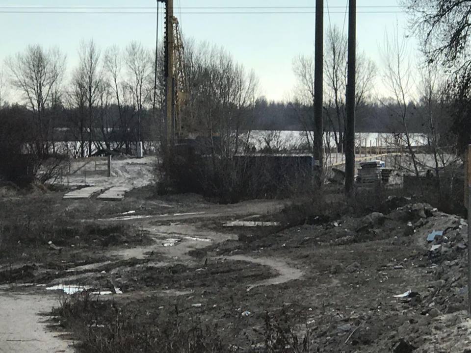 Після звернення ''СтопКору'' поліція Дарницького райуправління арештувала та конфіскувала техніку піщаних нелегалів з озера Тягле на штрафмайданчик