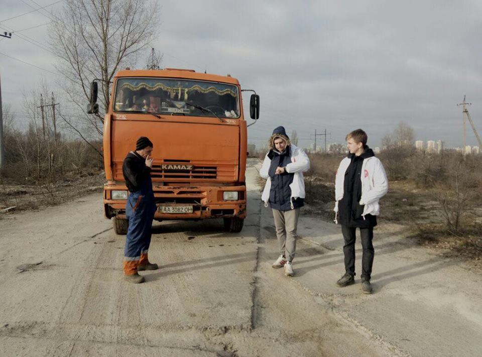 Після звернення ''СтопКору'' поліція Дарницького райуправління арештувала та конфіскувала техніку піщаних нелегалів з озера Тягле на штрафмайданчик