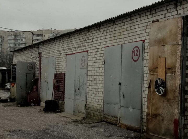 Після рейду ''СтопКору'' власники незаконного СТО на Райдужній у Києві пішли в підпілля