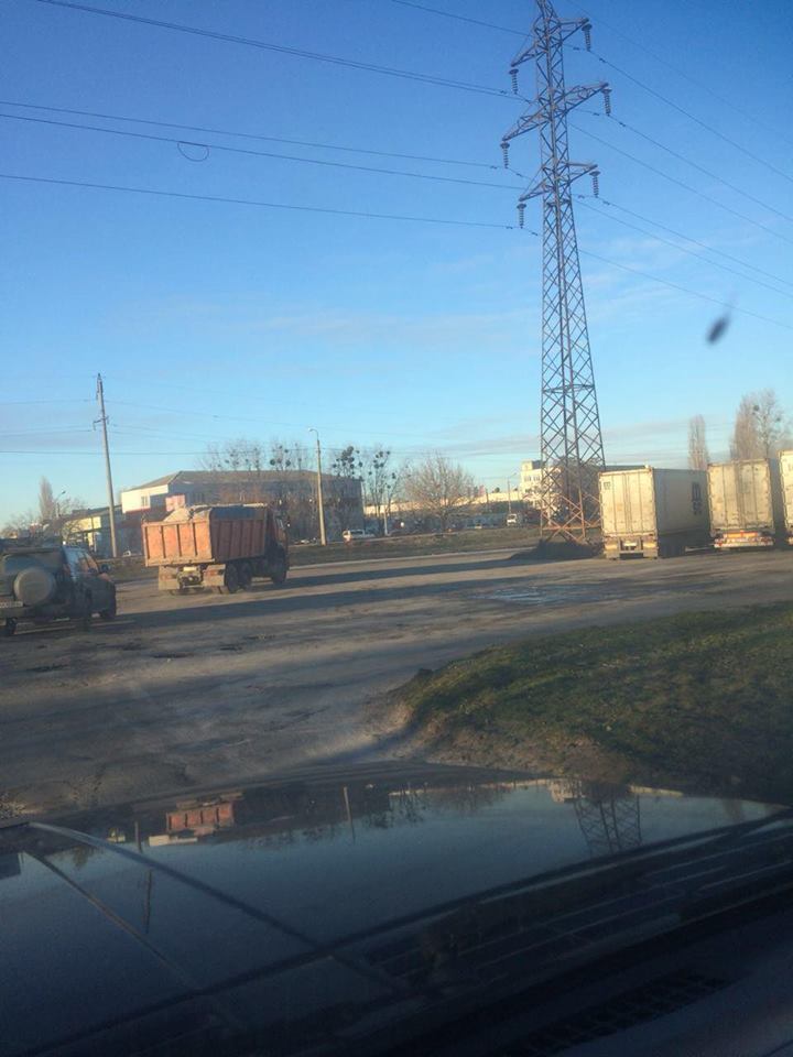 ''СтопКор'' супроводив КамАЗ піщаних браконьєрів з озера Тягле на штрафмайданчик