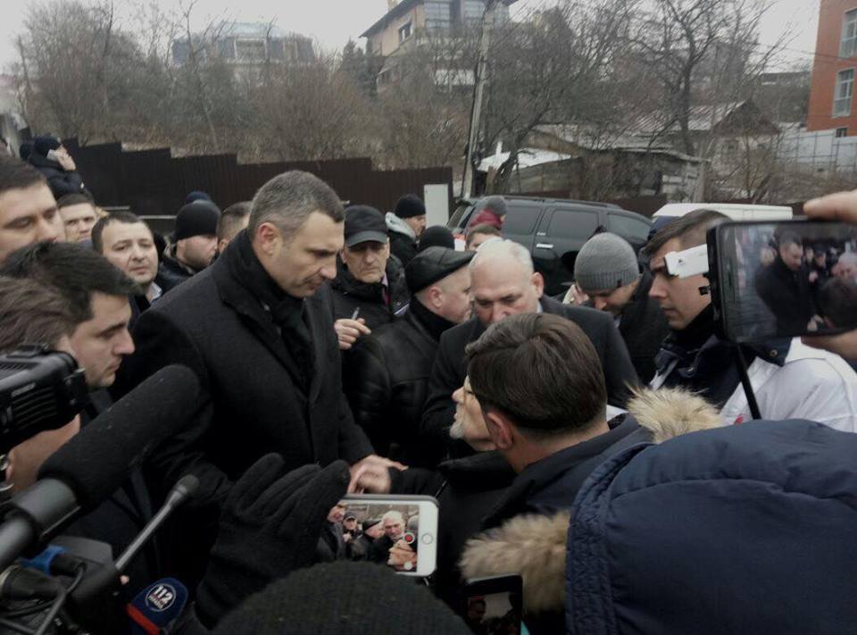 Перемога! Після закликів СтопКору'' КП ''Благоустрій'' проведе демонтаж паркану на незаконному будівництві на Мічуріна у Києві